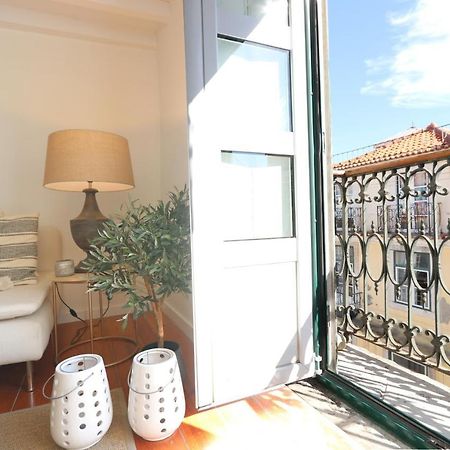 شقة Chic Urban Retreat At Downtown With Balcony & Views Lisboa المظهر الخارجي الصورة