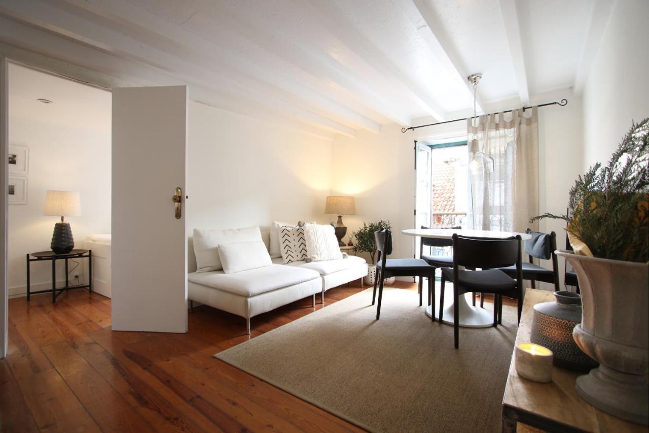 شقة Chic Urban Retreat At Downtown With Balcony & Views Lisboa المظهر الخارجي الصورة