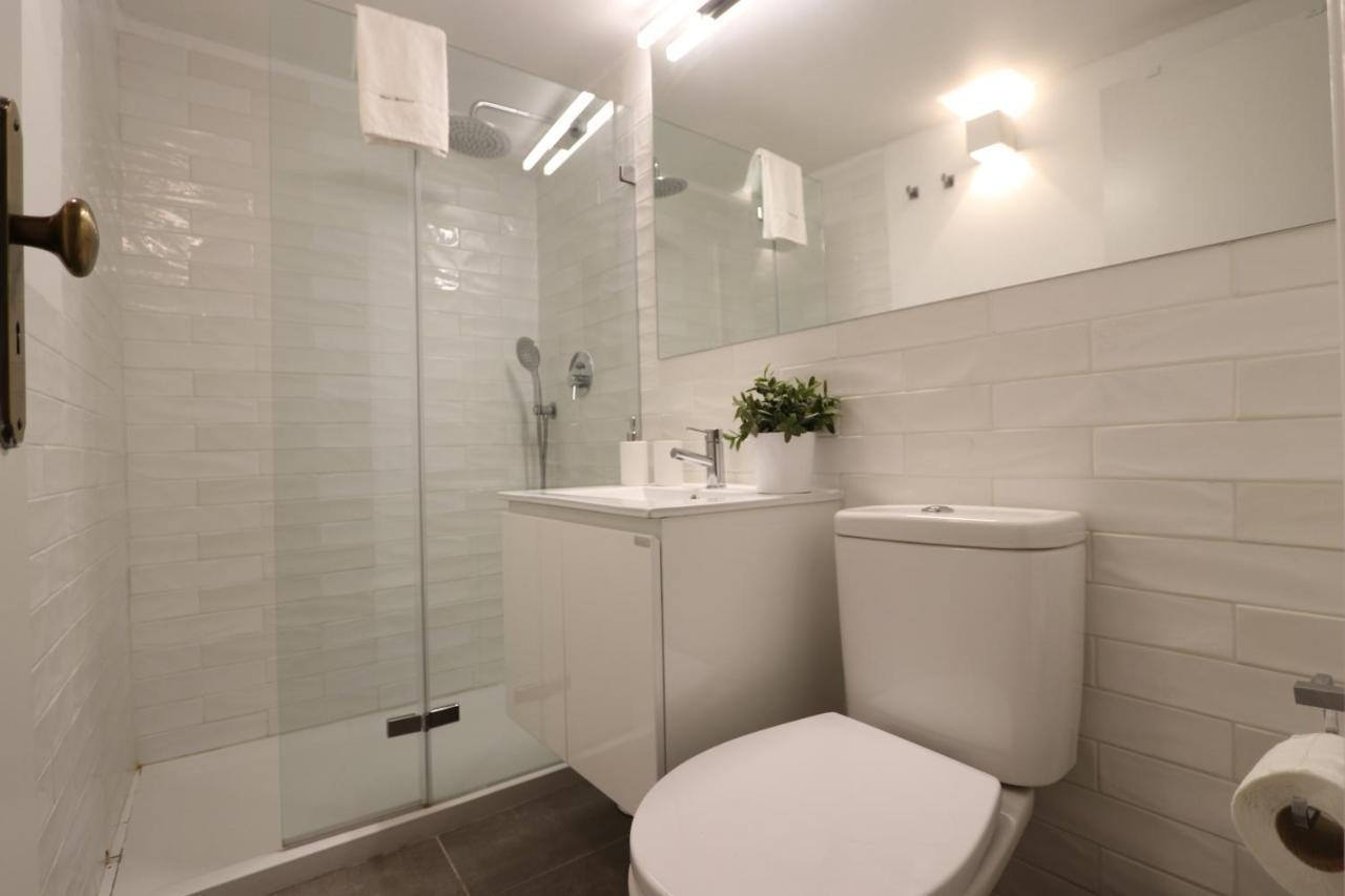 شقة Chic Urban Retreat At Downtown With Balcony & Views Lisboa المظهر الخارجي الصورة