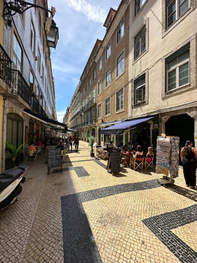 شقة Chic Urban Retreat At Downtown With Balcony & Views Lisboa المظهر الخارجي الصورة