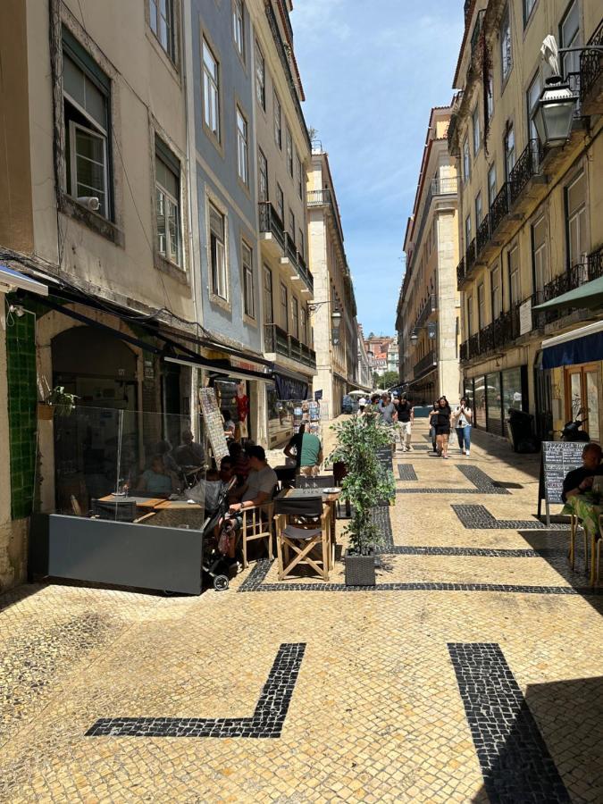 شقة Chic Urban Retreat At Downtown With Balcony & Views Lisboa المظهر الخارجي الصورة